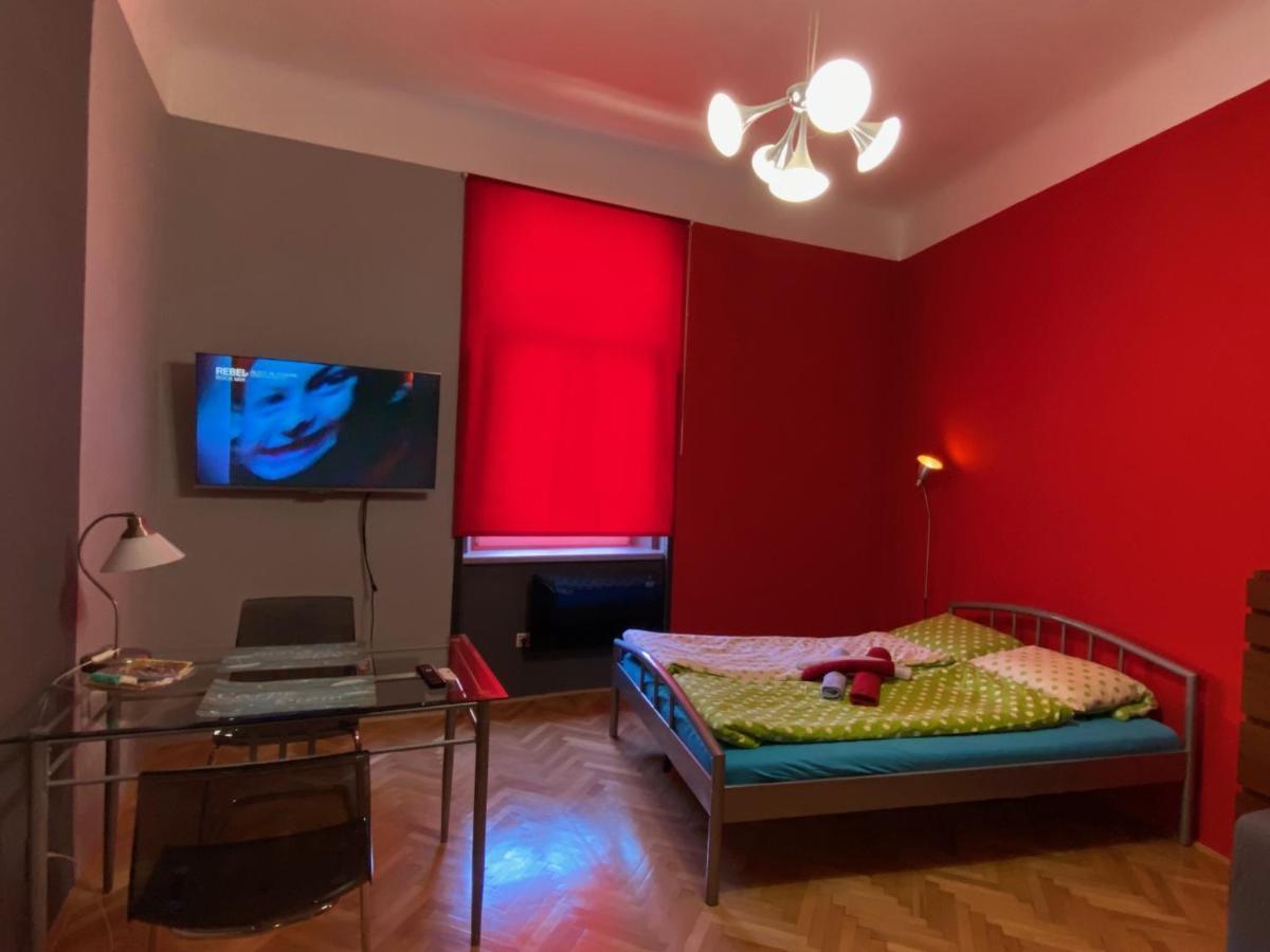 Apartment B42 Bed And Cafe Praag Buitenkant foto