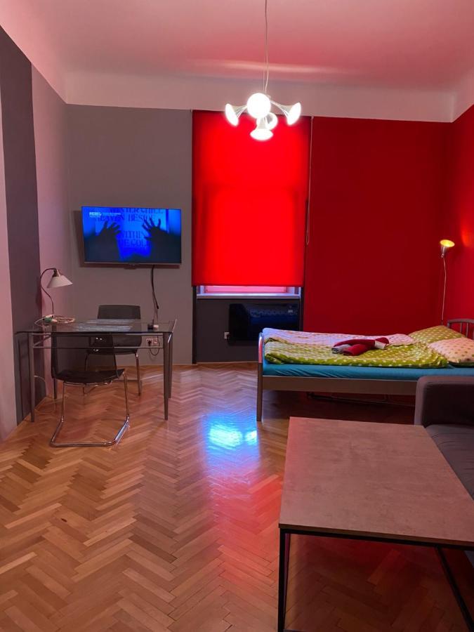 Apartment B42 Bed And Cafe Praag Buitenkant foto