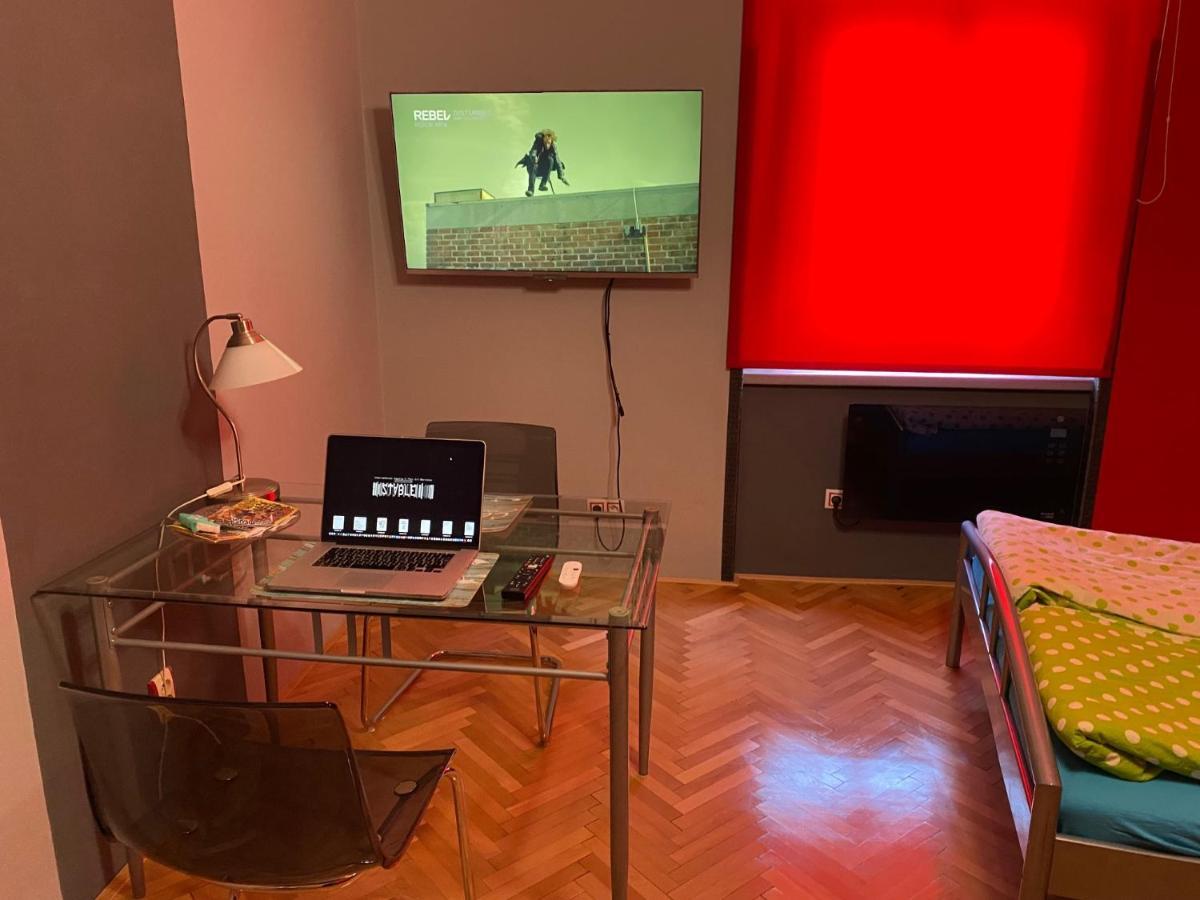 Apartment B42 Bed And Cafe Praag Buitenkant foto