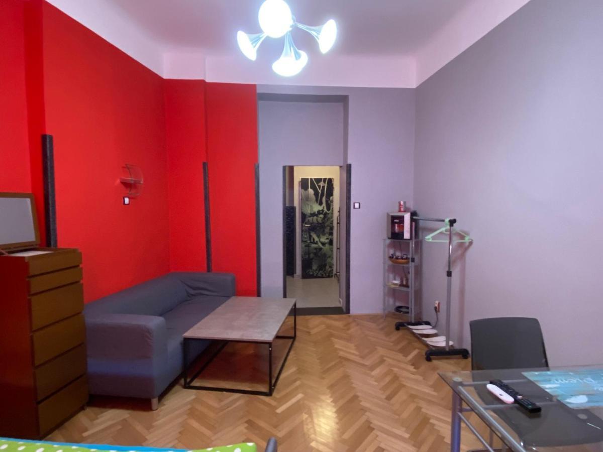 Apartment B42 Bed And Cafe Praag Buitenkant foto