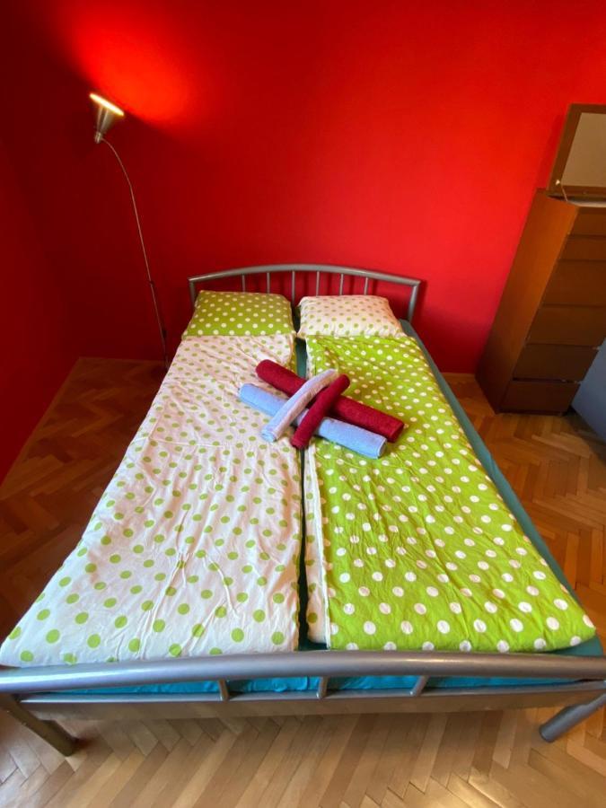 Apartment B42 Bed And Cafe Praag Buitenkant foto