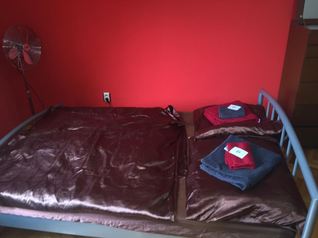 Apartment B42 Bed And Cafe Praag Buitenkant foto