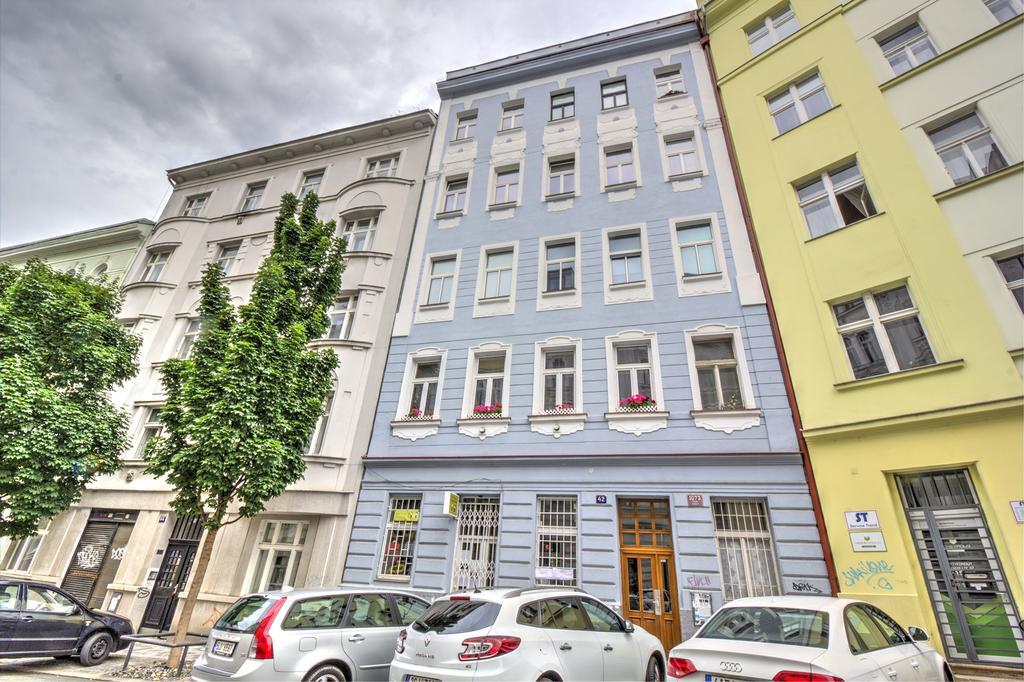 Apartment B42 Bed And Cafe Praag Buitenkant foto